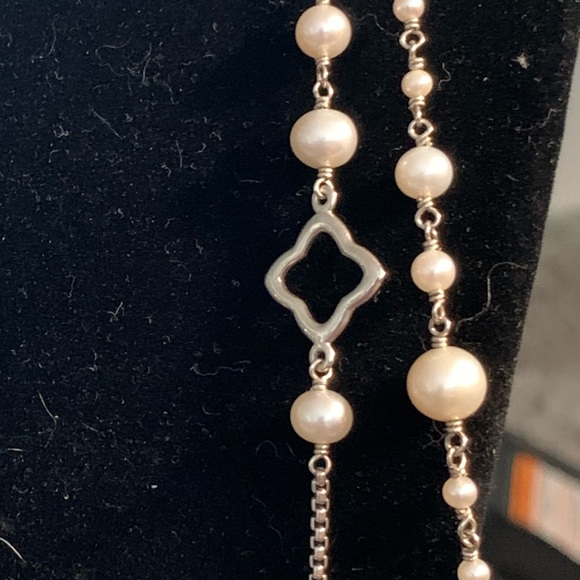Elegant Pearl and Silver Necklace - Picture 5 of 8